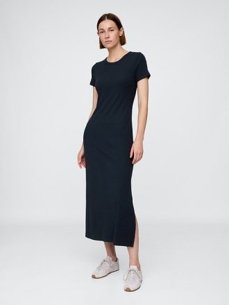Modernes geripptes Maxi-T-Shirt-Kleid