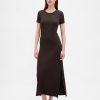 Modernes geripptes Maxi-T-Shirt-Kleid Modernes geripptes Maxi-T-Shirt-Kleid