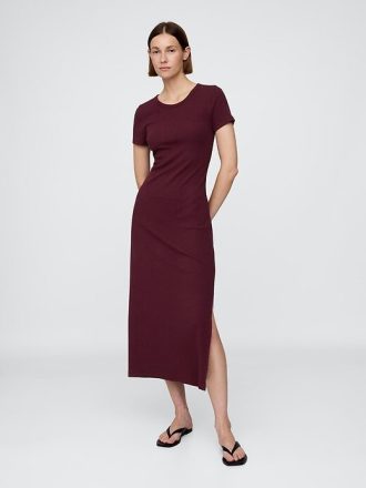 Modernes geripptes Maxi-T-Shirt-Kleid