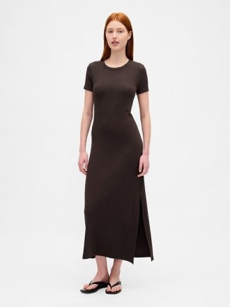 Modernes geripptes Maxi-T-Shirt-Kleid