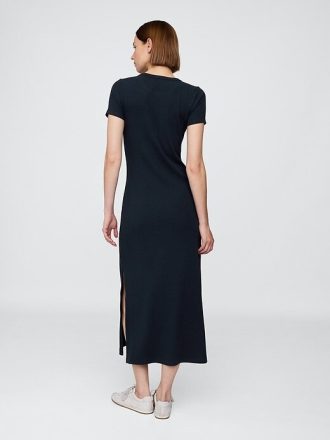 Modernes geripptes Maxi-T-Shirt-Kleid