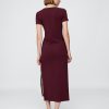 Modernes geripptes Maxi-T-Shirt-Kleid Modernes geripptes Maxi-T-Shirt-Kleid