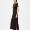 Modernes geripptes Maxi-T-Shirt-Kleid Modernes geripptes Maxi-T-Shirt-Kleid