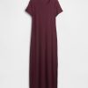 Modernes geripptes Maxi-T-Shirt-Kleid Modernes geripptes Maxi-T-Shirt-Kleid