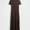 Modernes geripptes Maxi-T-Shirt-Kleid Modernes geripptes Maxi-T-Shirt-Kleid