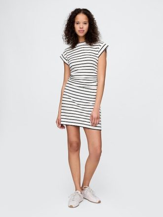 Modernes geripptes Minikleid mit Rüschen