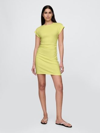 Modernes geripptes Minikleid mit Rüschen