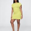 Modernes geripptes Minikleid mit Rüschen Modernes geripptes Minikleid mit Rüschen