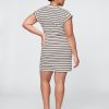 Modernes geripptes Minikleid mit Rüschen Modernes geripptes Minikleid mit Rüschen