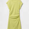 Modernes geripptes Minikleid mit Rüschen Modernes geripptes Minikleid mit Rüschen