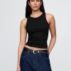 Modernes geripptes Neckholder-Tanktop