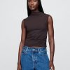 Modernes, gerüschtes, kurzes Tanktop mit Trichterhals Modernes, gerüschtes, kurzes Tanktop mit Trichterhals