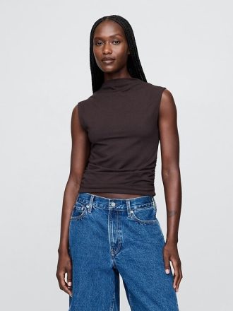 Modernes, gerüschtes, kurzes Tanktop mit Trichterhals