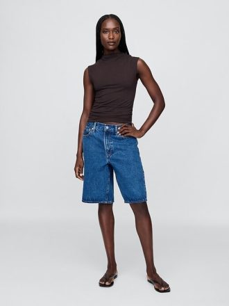 Modernes, gerüschtes, kurzes Tanktop mit Trichterhals