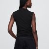 Modernes, gerüschtes, kurzes Tanktop mit Trichterhals Modernes, gerüschtes, kurzes Tanktop mit Trichterhals
