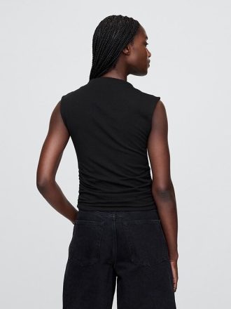 Modernes, gerüschtes, kurzes Tanktop mit Trichterhals