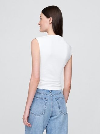 Modernes, gerüschtes, kurzes Tanktop mit Trichterhals