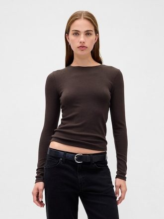 Modernes, geschrumpftes T-Shirt