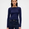 Modernes, geschrumpftes T-Shirt Modernes, geschrumpftes T-Shirt