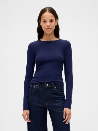 Modernes, geschrumpftes T-Shirt