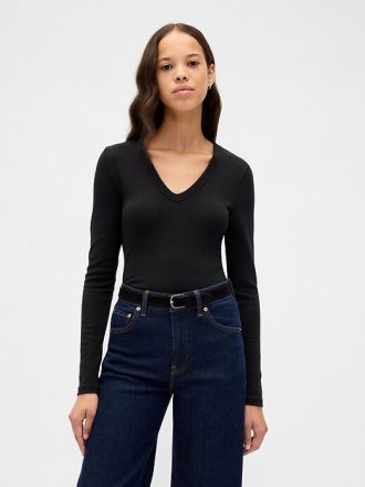 Modernes, geschrumpftes T-Shirt mit V-Ausschnitt
