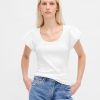 Modernes, kurzes T-Shirt mit Rüschen und Puffärmeln Modernes, kurzes T-Shirt mit Rüschen und Puffärmeln