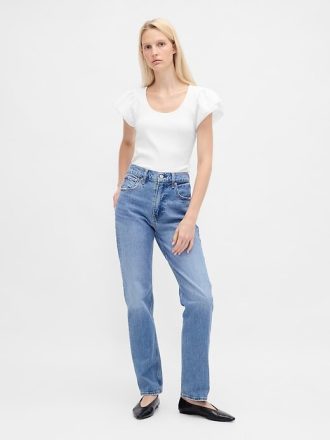 Modernes, kurzes T-Shirt mit Rüschen und Puffärmeln
