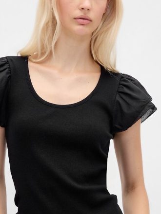 Modernes, kurzes T-Shirt mit Rüschen und Puffärmeln