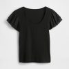 Modernes, kurzes T-Shirt mit Rüschen und Puffärmeln Modernes, kurzes T-Shirt mit Rüschen und Puffärmeln