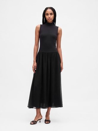 Modernes Maxikleid mit Stehkragen und verschiedenen Materialien