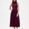 Modernes Maxikleid mit Stehkragen und verschiedenen Materialien Modernes Maxikleid mit Stehkragen und verschiedenen Materialien