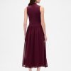 Modernes Maxikleid mit Stehkragen und verschiedenen Materialien Modernes Maxikleid mit Stehkragen und verschiedenen Materialien