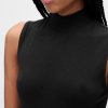 Modernes Maxikleid mit Stehkragen und verschiedenen Materialien Modernes Maxikleid mit Stehkragen und verschiedenen Materialien