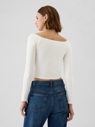 Modernes Off-Shoulder Crop T-Shirt