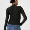 Modernes Rippen-Crop-Shirt mit Stehkragen Modernes Rippen-Crop-Shirt mit Stehkragen