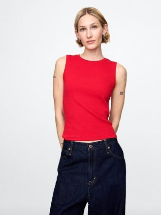 Modernes Rippentop mit hohem Kragen