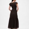 Modernes Rüschen-Maxikleid aus gemischten Materialien Modernes Rüschen-Maxikleid aus gemischten Materialien