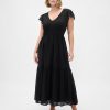 Modernes Rüschen-Maxikleid aus gemischten Materialien Modernes Rüschen-Maxikleid aus gemischten Materialien