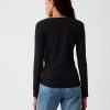 Modernes T-Shirt mit Rundhalsausschnitt Modernes T-Shirt mit Rundhalsausschnitt
