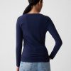 Modernes T-Shirt mit Rundhalsausschnitt Modernes T-Shirt mit Rundhalsausschnitt