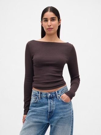 Modernes T-Shirt mit U-Boot-Ausschnitt