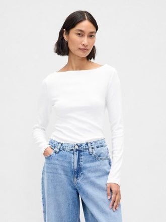 Modernes T-Shirt mit U-Boot-Ausschnitt