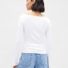 Modernes T-Shirt mit U-Boot-Ausschnitt
