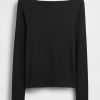 Modernes T-Shirt mit U-Boot-Ausschnitt Modernes T-Shirt mit U-Boot-Ausschnitt