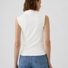 Modernes Tanktop mit Trichterhalsausschnitt und Rüschen Modernes Tanktop mit Trichterhalsausschnitt und Rüschen