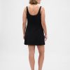 Plissiertes Minikleid mit eckigem Ausschnitt Plissiertes Minikleid mit eckigem Ausschnitt