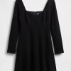 Ponte-Minikleid mit Herzausschnitt und Naht Ponte-Minikleid mit Herzausschnitt und Naht