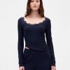 Pyjama-Oberteil mit Mini-Ripp und Spitzenbesatz