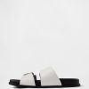 Sandalen mit Doppelschnalle Sandalen mit Doppelschnalle
