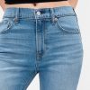 Schmale, gerade Crop-Jeans im Stil der 90er mit hohem Bund